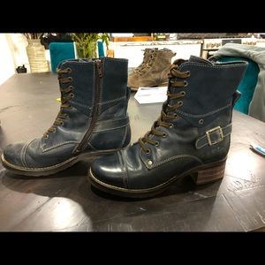 Navy Blue Taos crave boots size 38